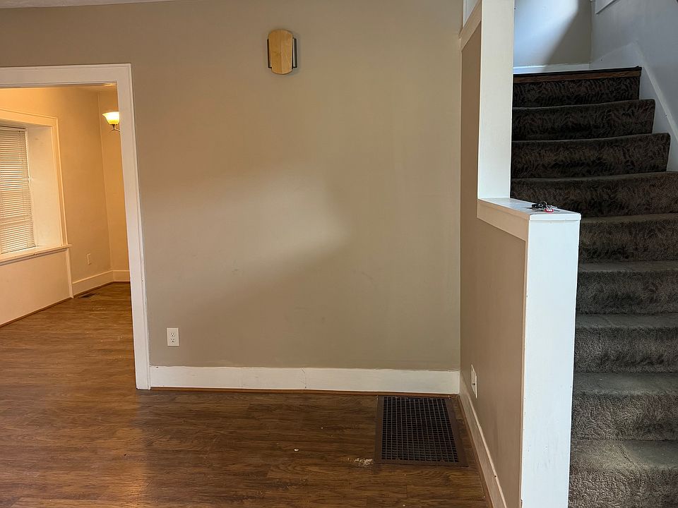 1st image of 685 Brown St