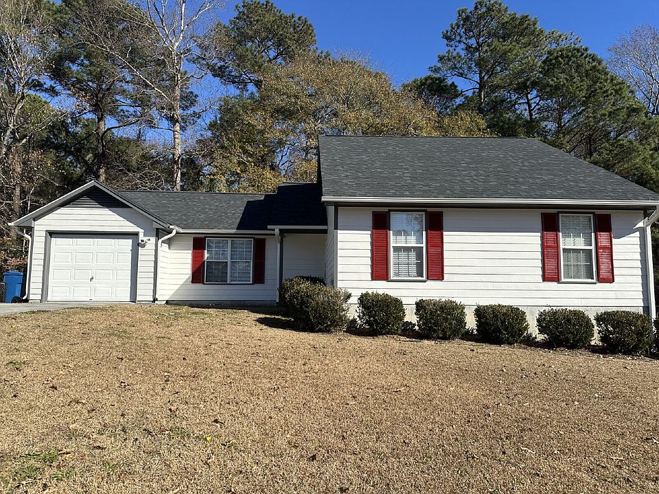 1st image of 121 Suffolk Cir