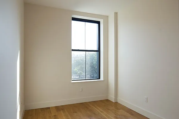 Rented by Nooklyn NYC LLC | media 100