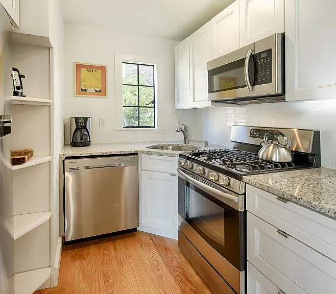 3 Everett St #2 — Photo 5