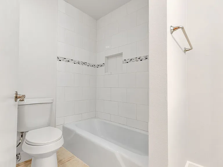 100 Royal Way Dr #14C — Photo 15