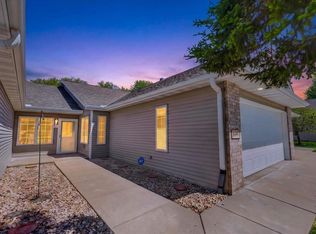 649 Springbrook Cir #46, Deforest, WI 53532