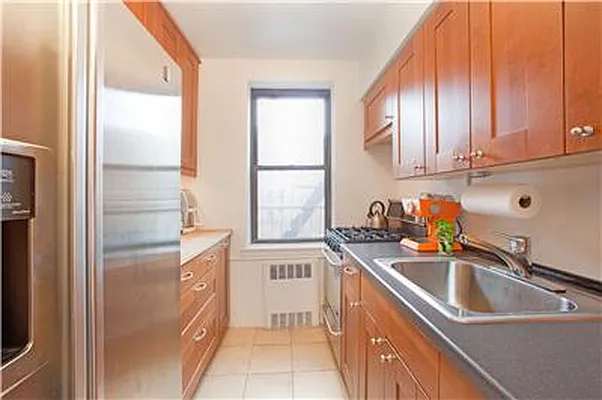 Sold by R New York | media 5