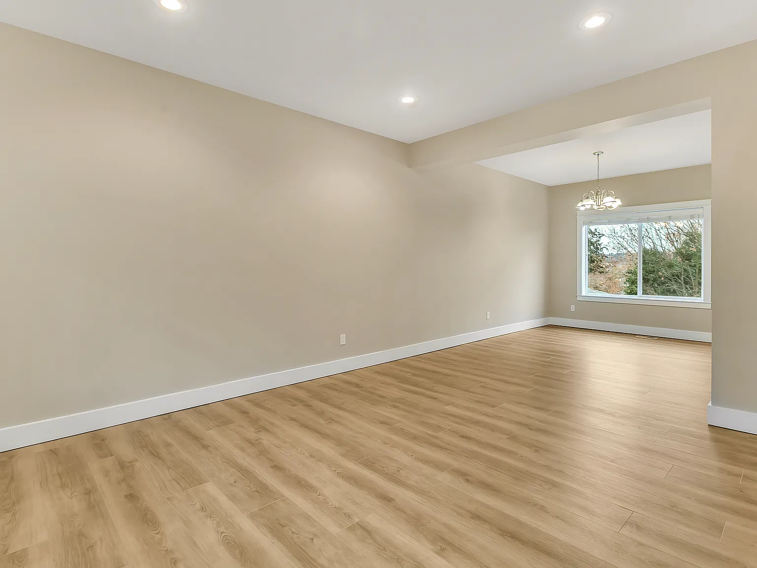 5 bed, 3.5 bath, 3209 sqft, $4,350 — Photo 4