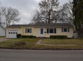 828 Pacific Ave, Lansing, MI 48910