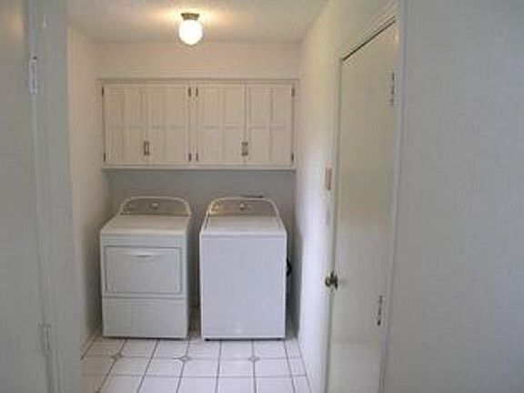 Mud room / Laundry room with newer W/D and lots of cabinet s