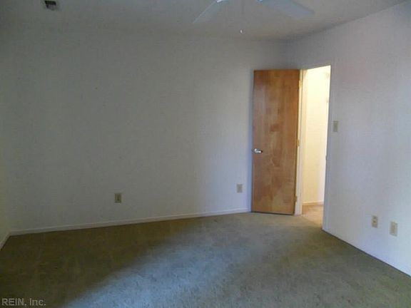 3rd image of 102 Parkway Dr