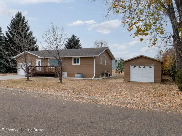 756 1st Ave SW, Dickinson, ND 58601