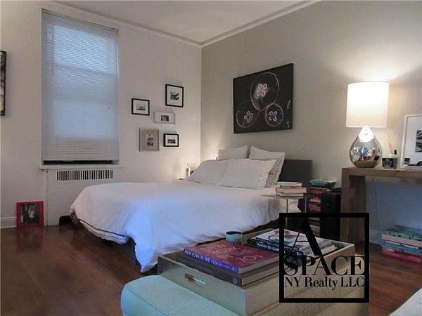 1st image of 207 W 18th St #3