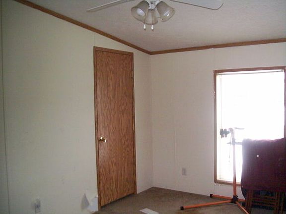 4th image of 1915 Woodridge Cres