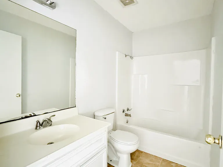 126 E 2nd St #B — Photo 14