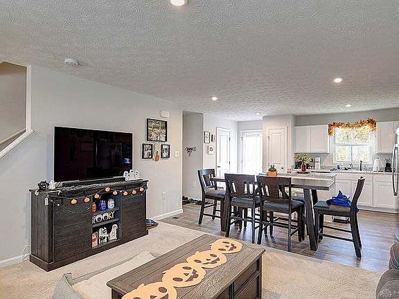 3rd image of 5765 Woodcreek Dr