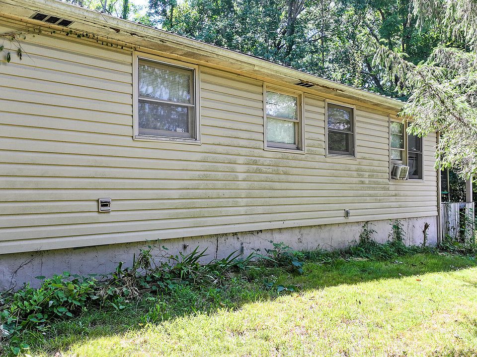 10th image of 111 Elvin Shirley Rd