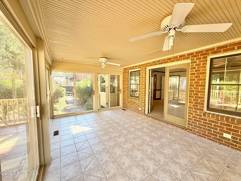 703 Daventry Dr — Photo 41