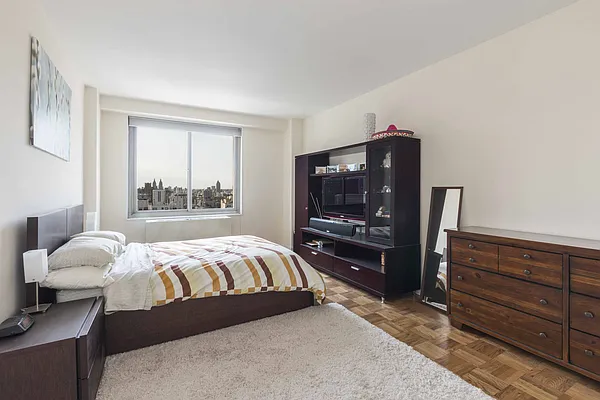 Rented by Rachmani Corporation | media 16