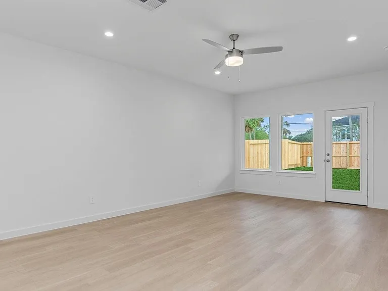 7839 Cavour Dr — Photo 10