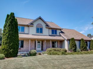 204 Hunters Glen Ln, Johnson Creek, WI 53038