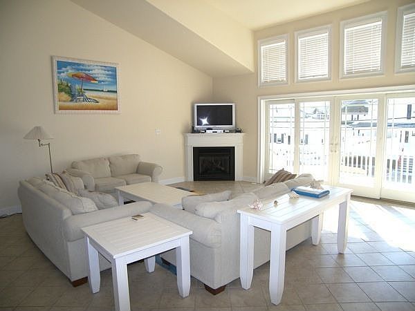 2nd image of 215 E Lotus Rd #215