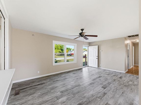 5th image of 359 Center Dr