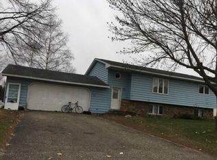 301 Vos Park Dr, Willmar, MN 56201