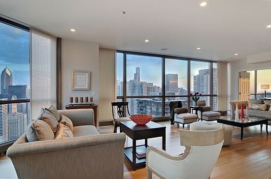 4th image of 21 E Huron St #Penthouse 4801