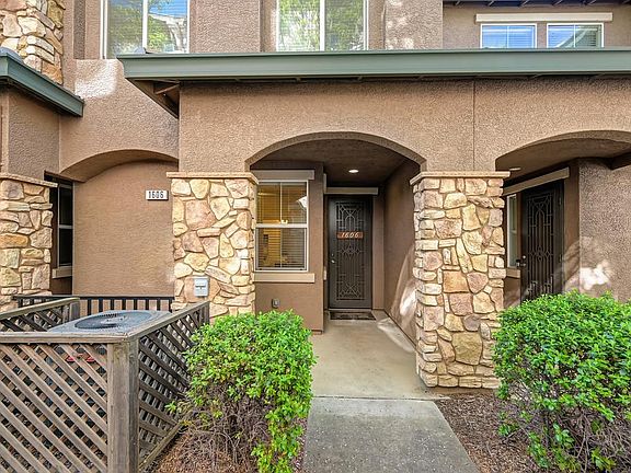 3rd image of 1606 Hudson Cir