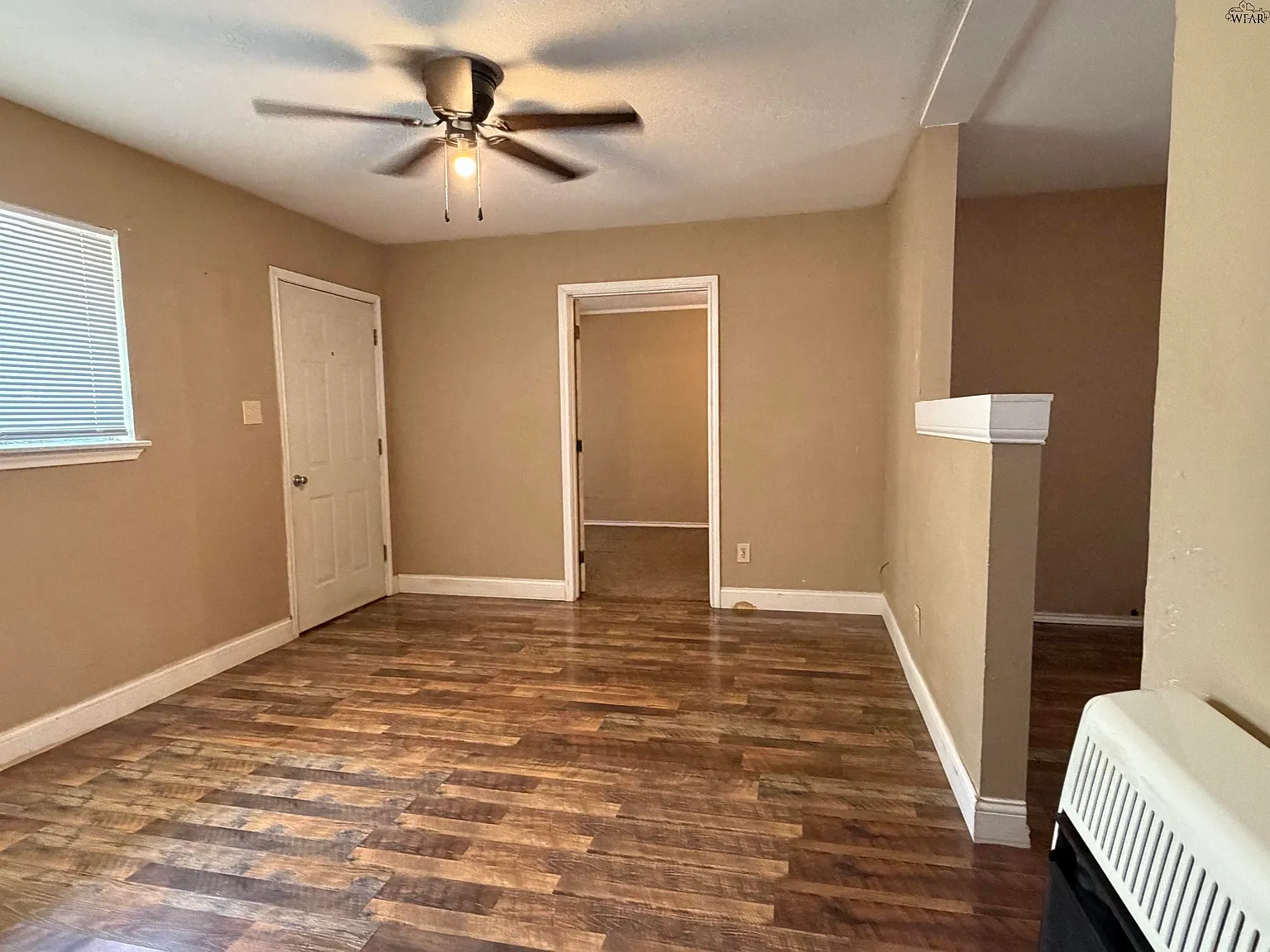 3 bed, 1.0 bath, 1020 sqft, $1,100 — Photo 2