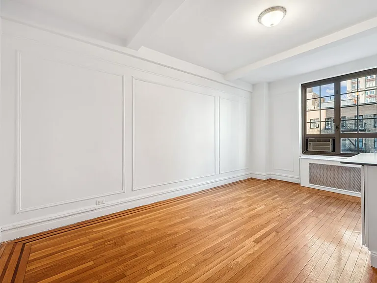 208 W 23rd St #606 — Photo 1
