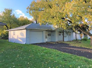 140 Hickory Dr, Carpentersville, IL