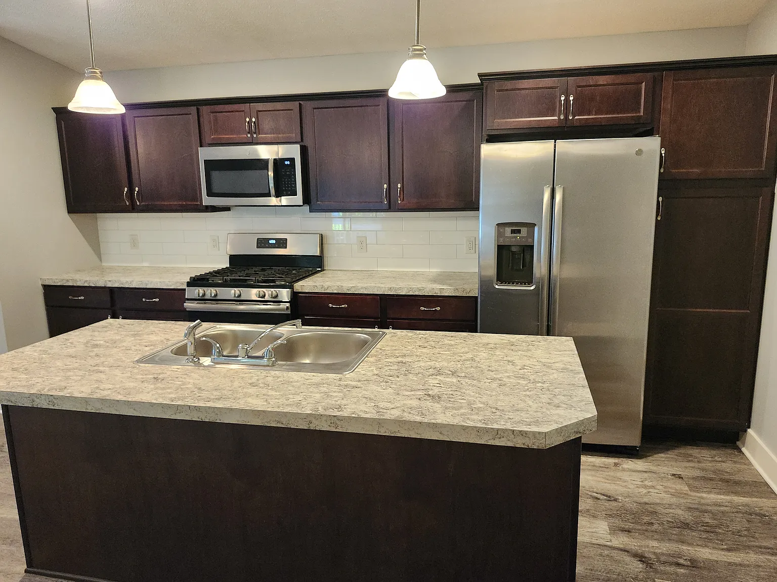 3 bed, 1550 sqft, $2,000 — Photo 2