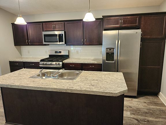 2nd image of 796 Weatherwood Dr SE #796