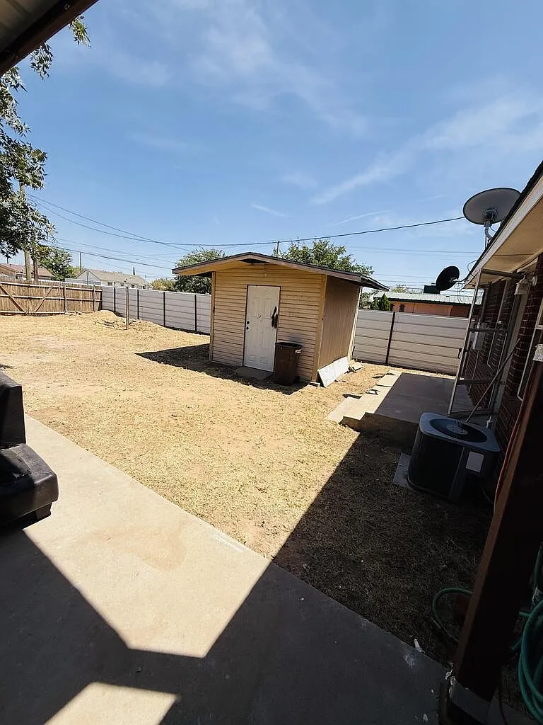 3 bed, 2.0 bath, 1248 sqft, $2,250 — Photo 3