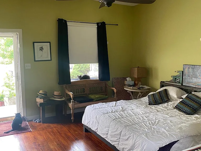 1049 E Saint Catherine St — Photo 3