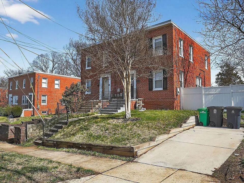 1st image of 1105 Carrington Ave