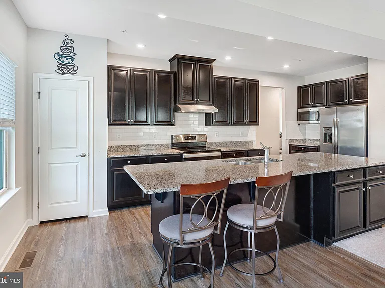 11241 Wheeler Ridge Dr — Photo 3