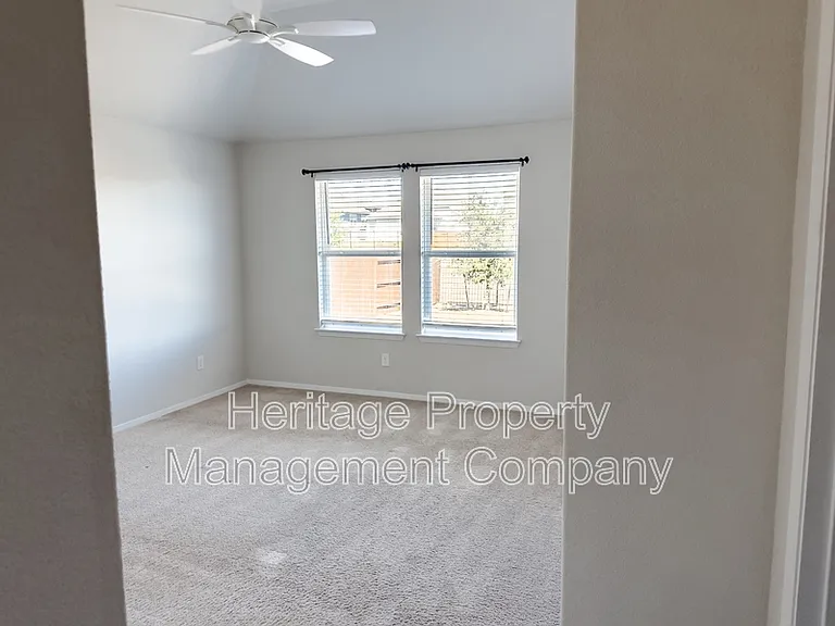139 Lyndon Dr — Photo 17