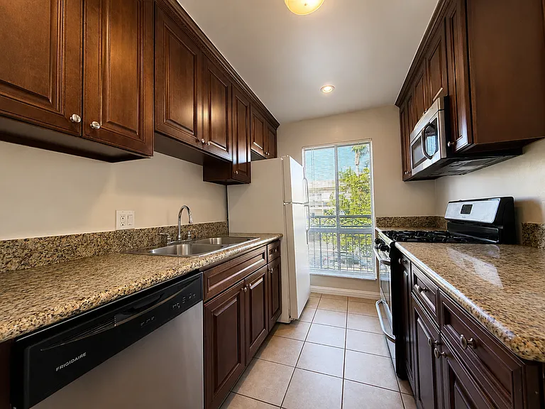1831 Camden Ave — Photo 15