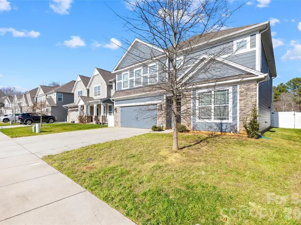 402 Preston Rd, Mooresville, NC 28117