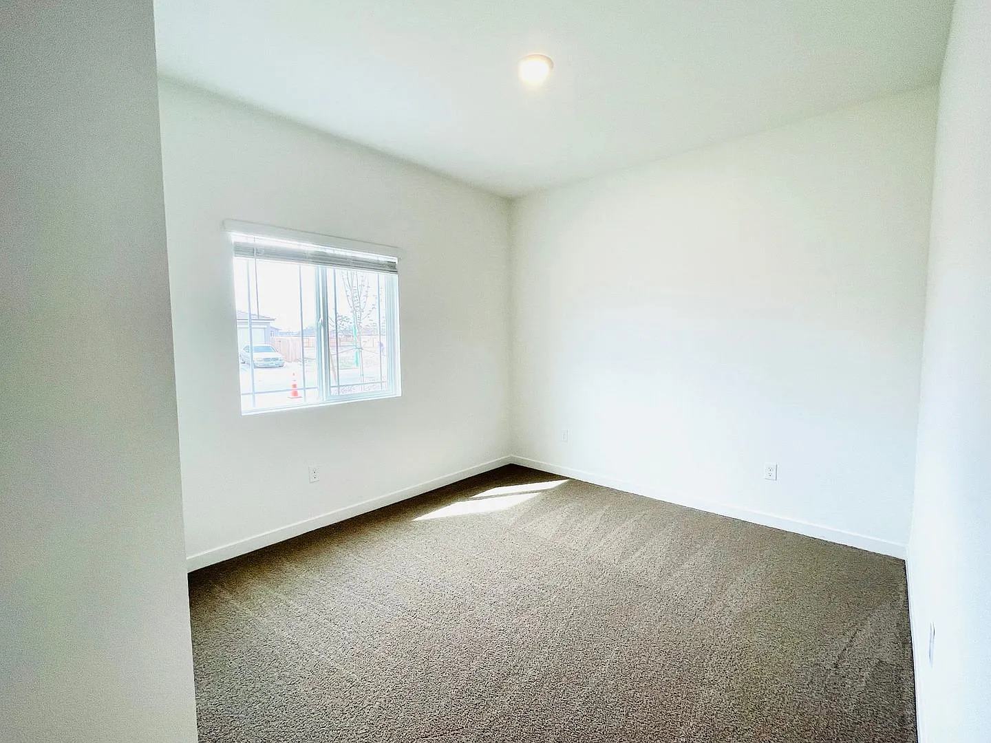 Newer 4 Bedroom Home, 3 car garage in Fallon — Photo 3