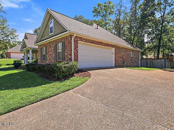 4th image of 251 Woodland Brook Dr