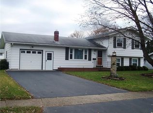 28 Green Acre Ln, Rochester, NY 14624