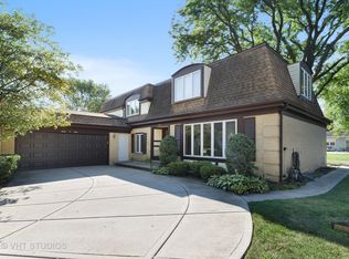 1203 W Cedar Ln, Arlington Heights, IL 60005