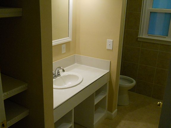 4th image of 805 Gaston Avenue Ext