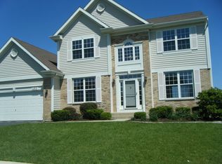 453 Barn Swallow Dr, Lindenhurst, IL 60046