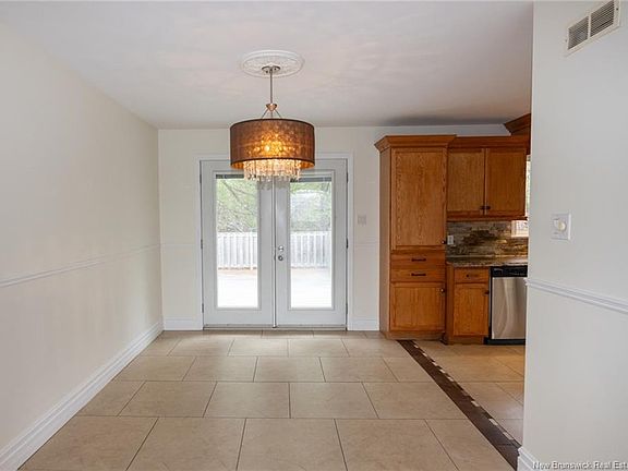 5th image of 372 Kimble Dr