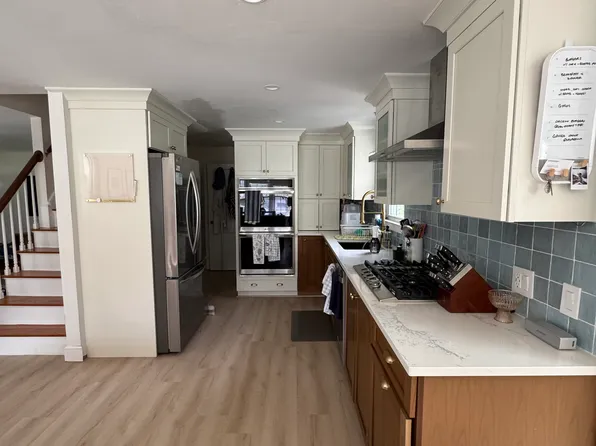 1196 State Rd, Eliot, ME 03903