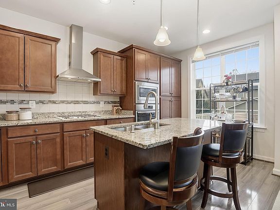 4th image of 2116 Garden Grove Ln