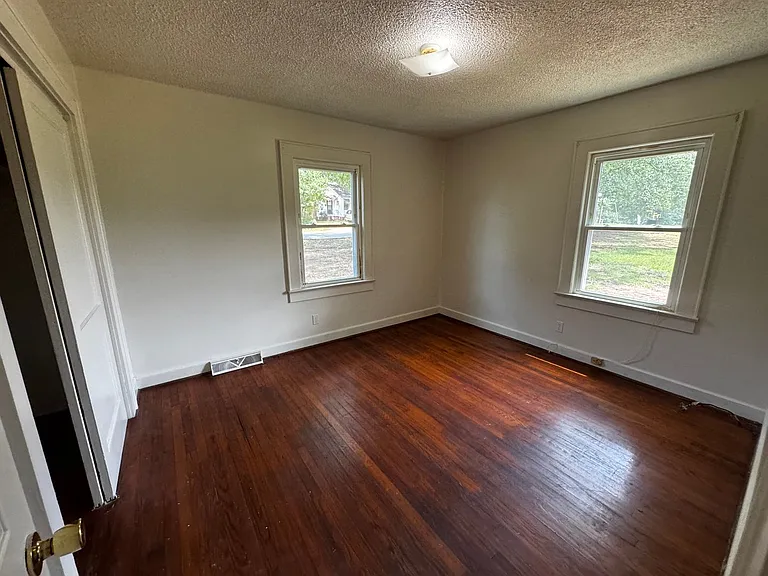 816 Churchill Dr — Photo 9