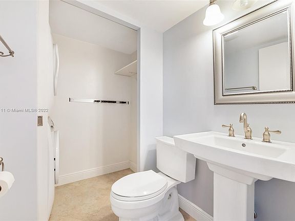 4th image of 3022 Aviation Ave