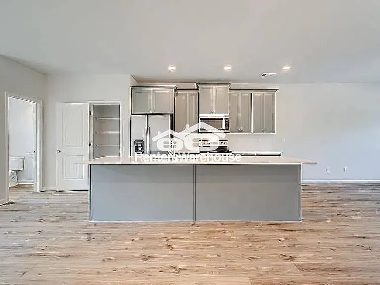 3203 Bateman Dr — Photo 4